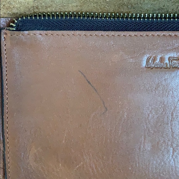 Ferragamo tan wristlet - Picture 5 of 8